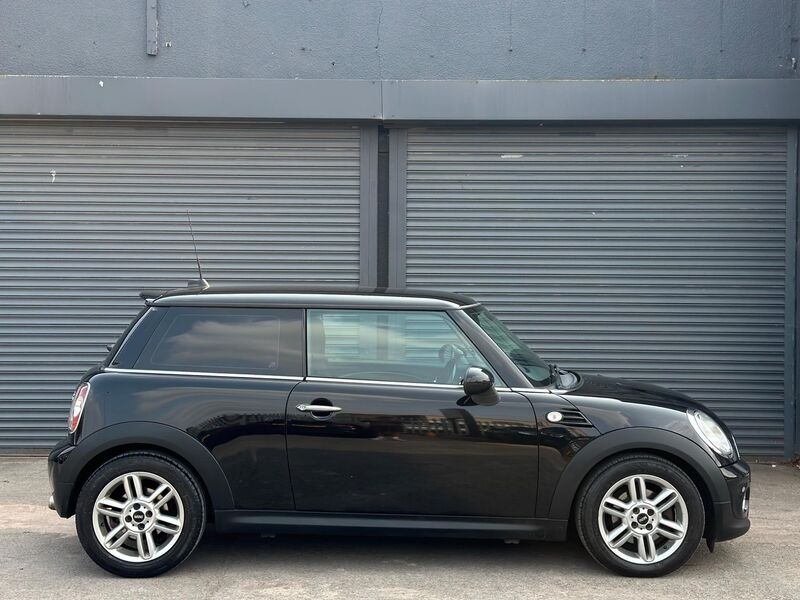 MINI HATCH