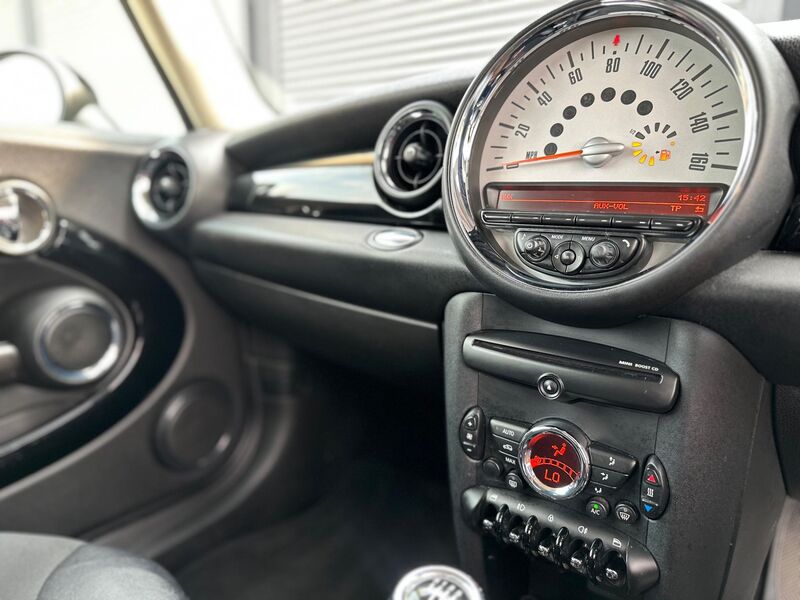 MINI HATCH