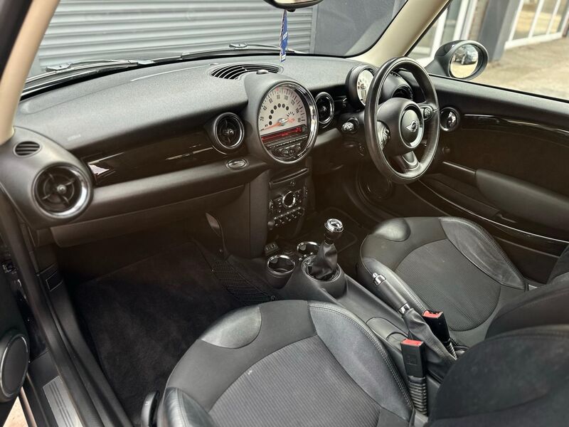 MINI HATCH