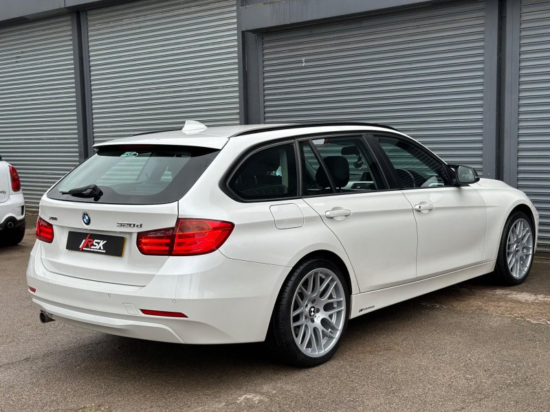 BMW 3 SERIES