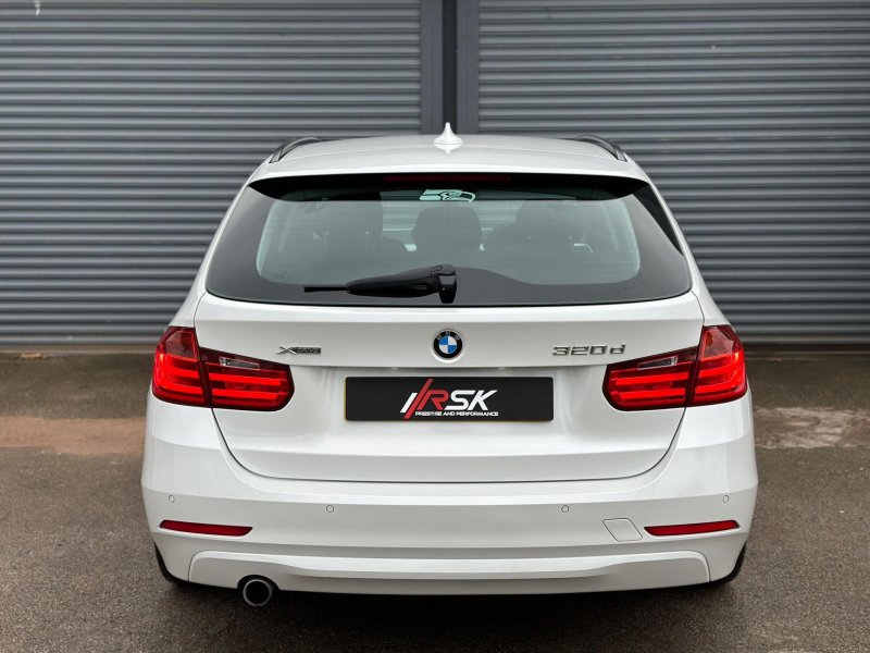 BMW 3 SERIES