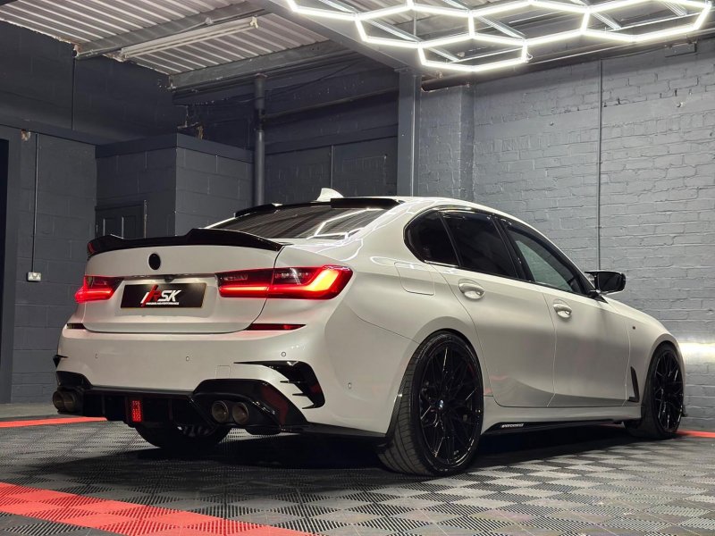 BMW 3 SERIES