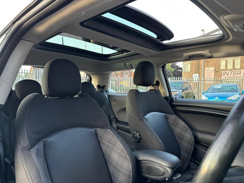 MINI HATCH