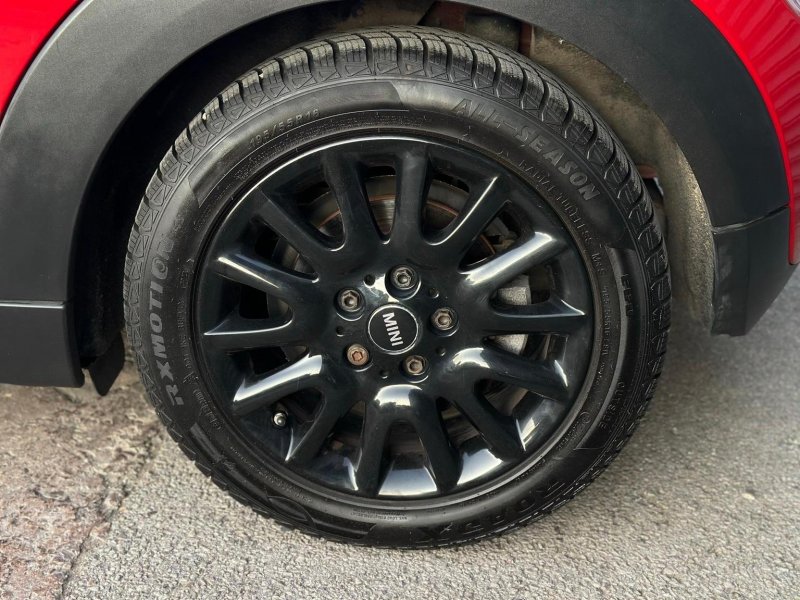 MINI HATCH