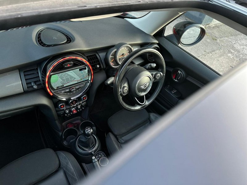 MINI HATCH