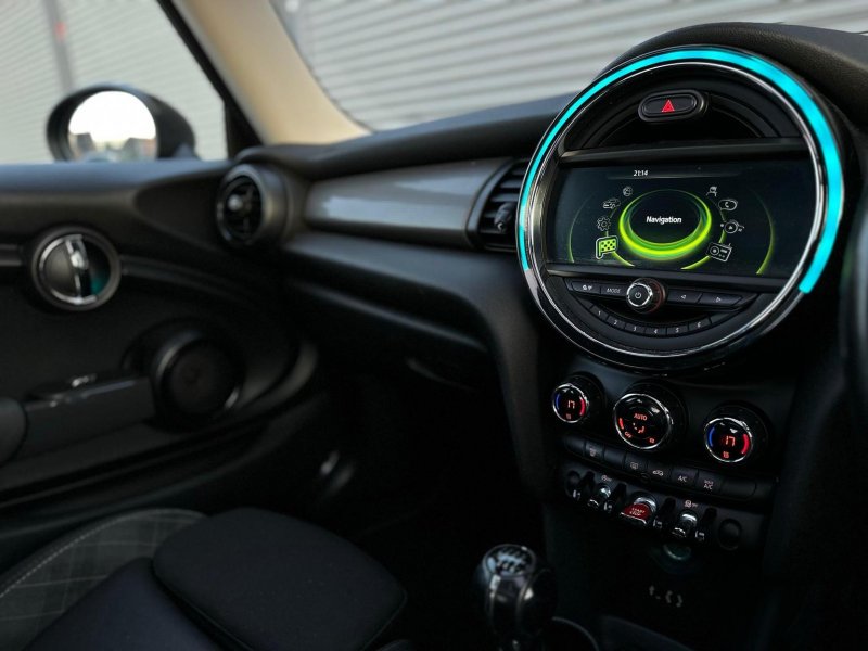 MINI HATCH